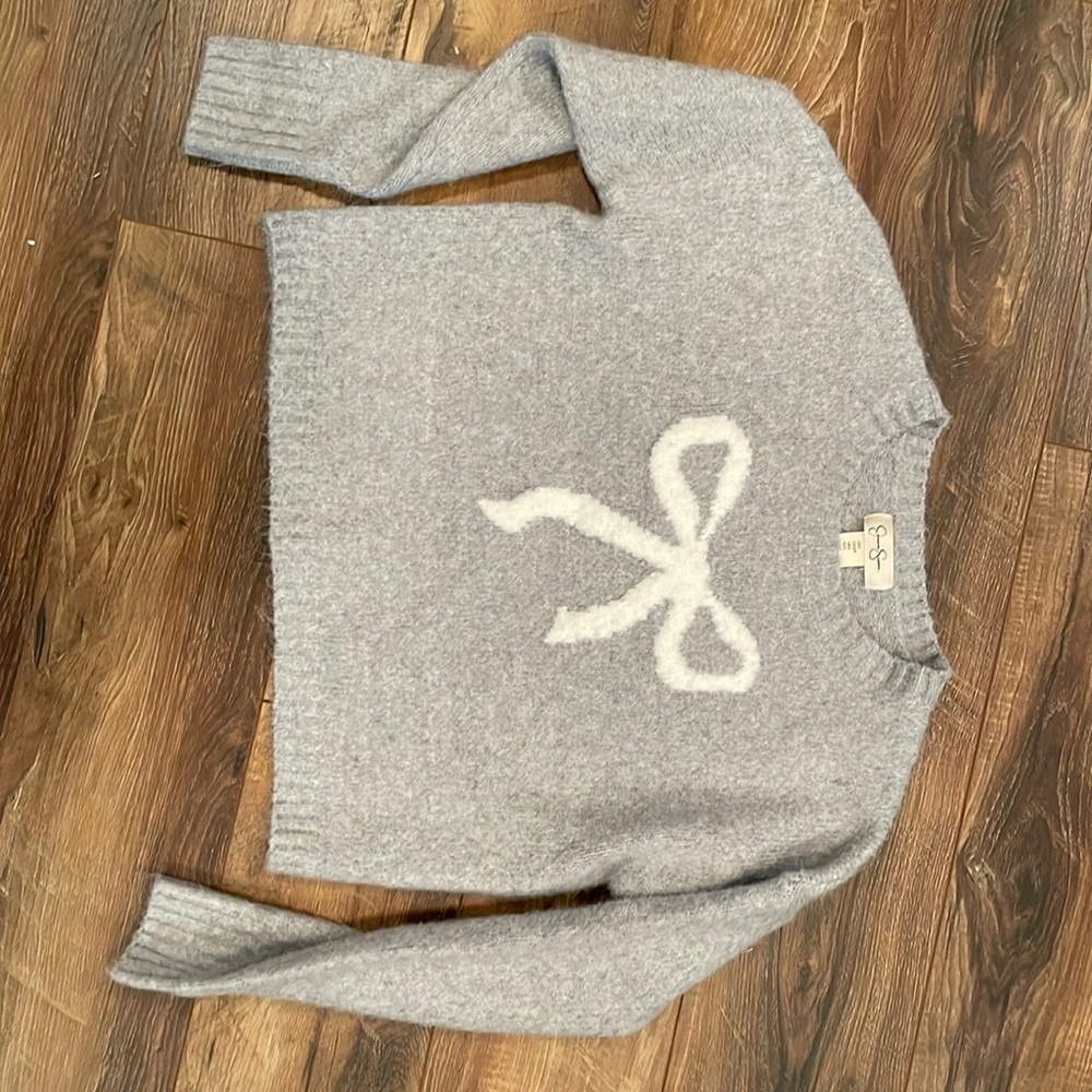Like New Crop Boxy Gray with White Bow Knit Sweater Sz Small